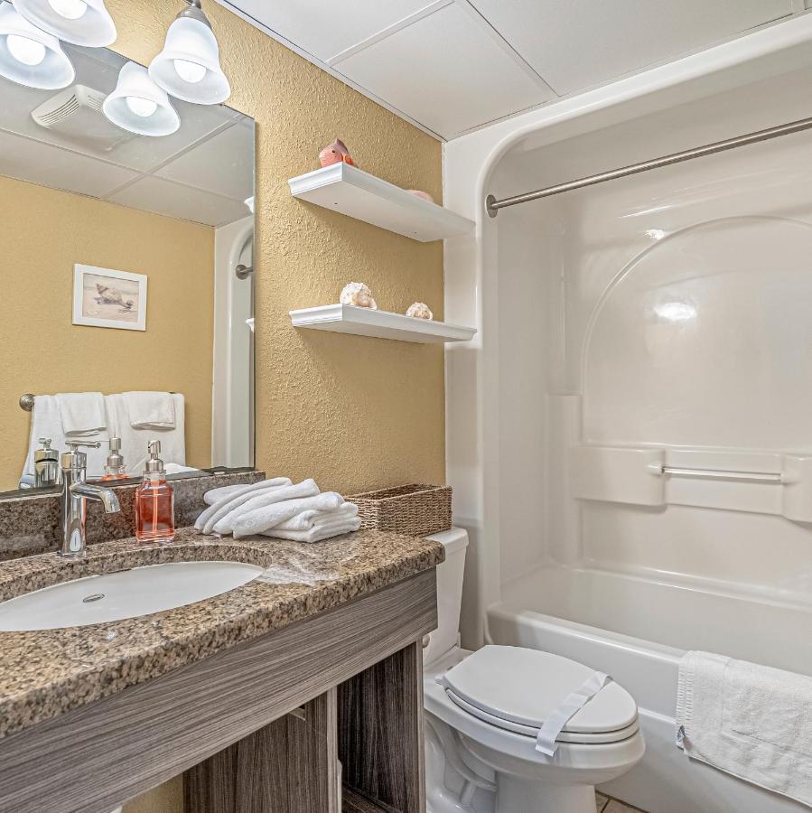 マートルビーチ Soothing Oceanview Getaway -- Free Wi-Fi & Free Parking, New Listingアパートホテル エクステリア 写真